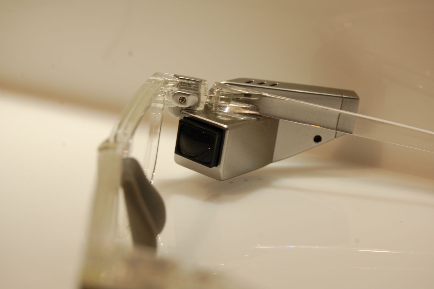 Toshiba Glass detachable projector